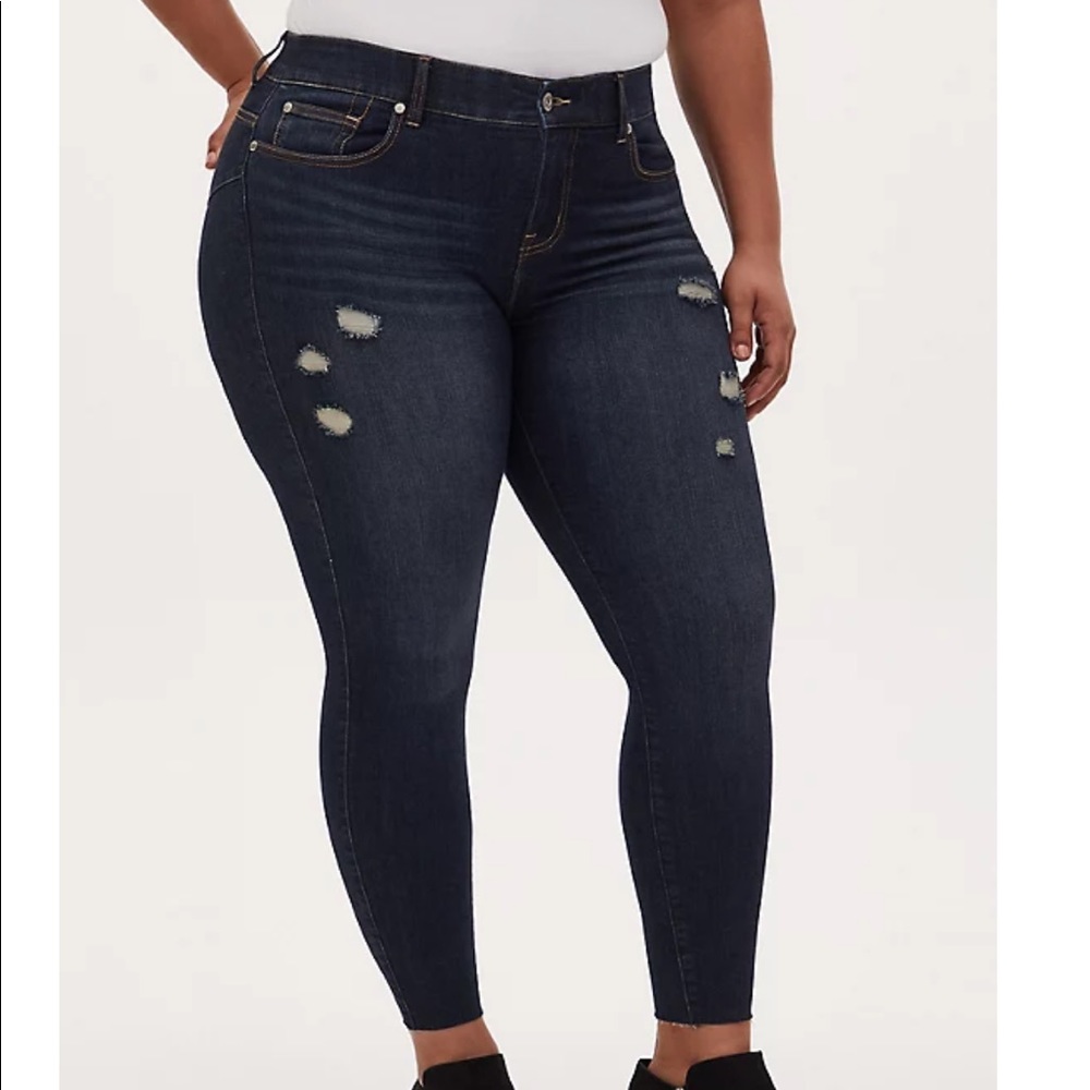 TORRID BOMBSHELL DARK WASH WITH RAW HEM
